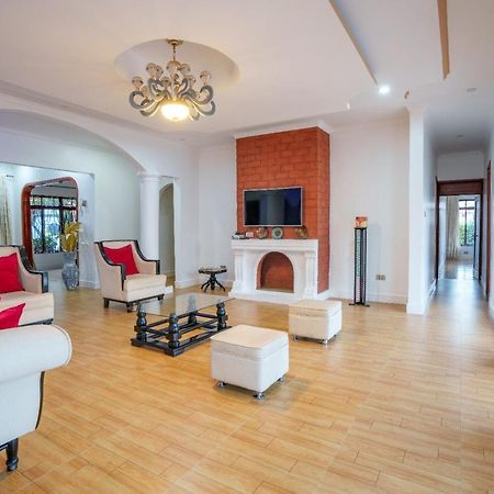 Sprunger Avenue - Tulia Homes Moshi Esterno foto