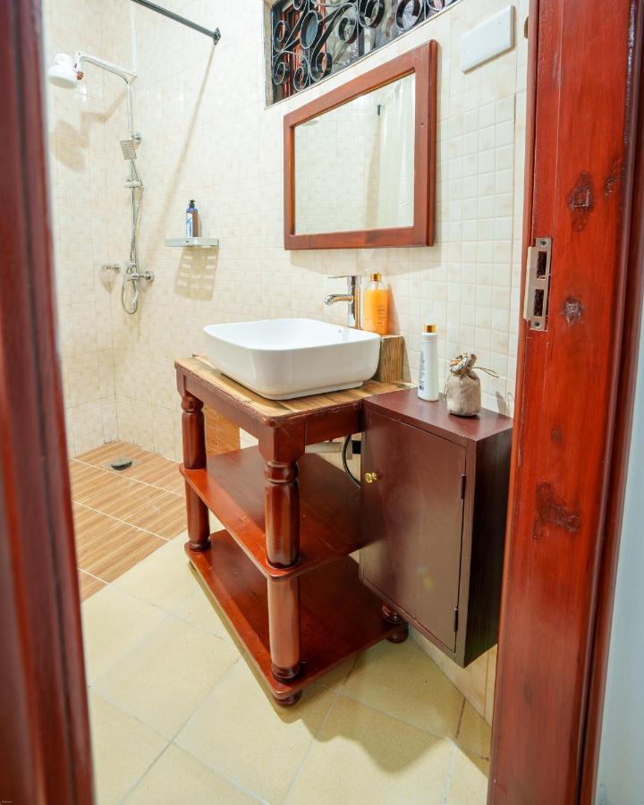 Sprunger Avenue - Tulia Homes Moshi Esterno foto