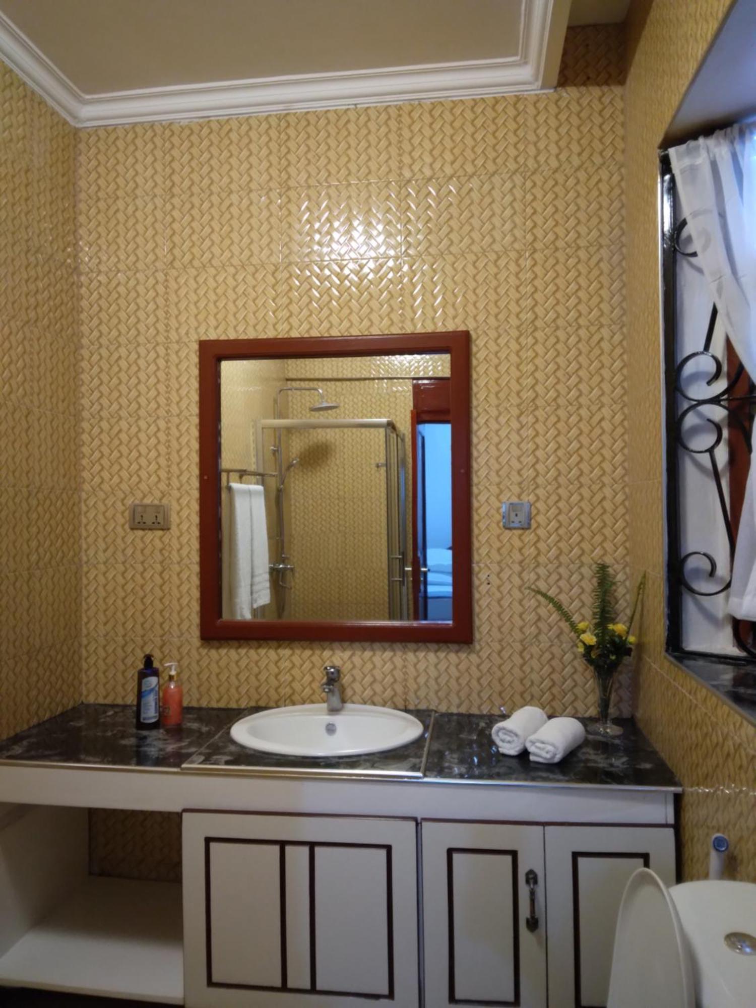 Sprunger Avenue - Tulia Homes Moshi Esterno foto