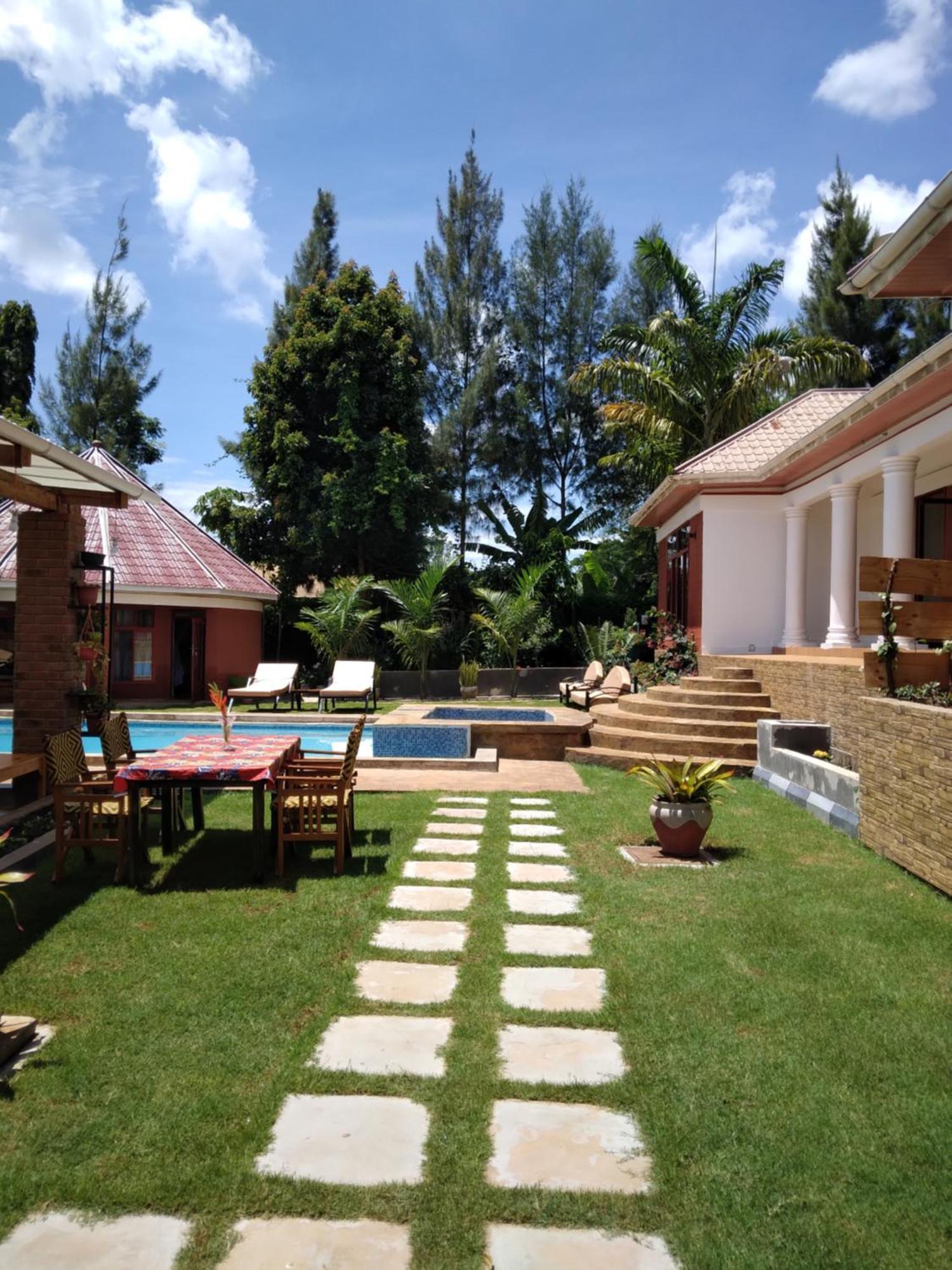 Sprunger Avenue - Tulia Homes Moshi Esterno foto