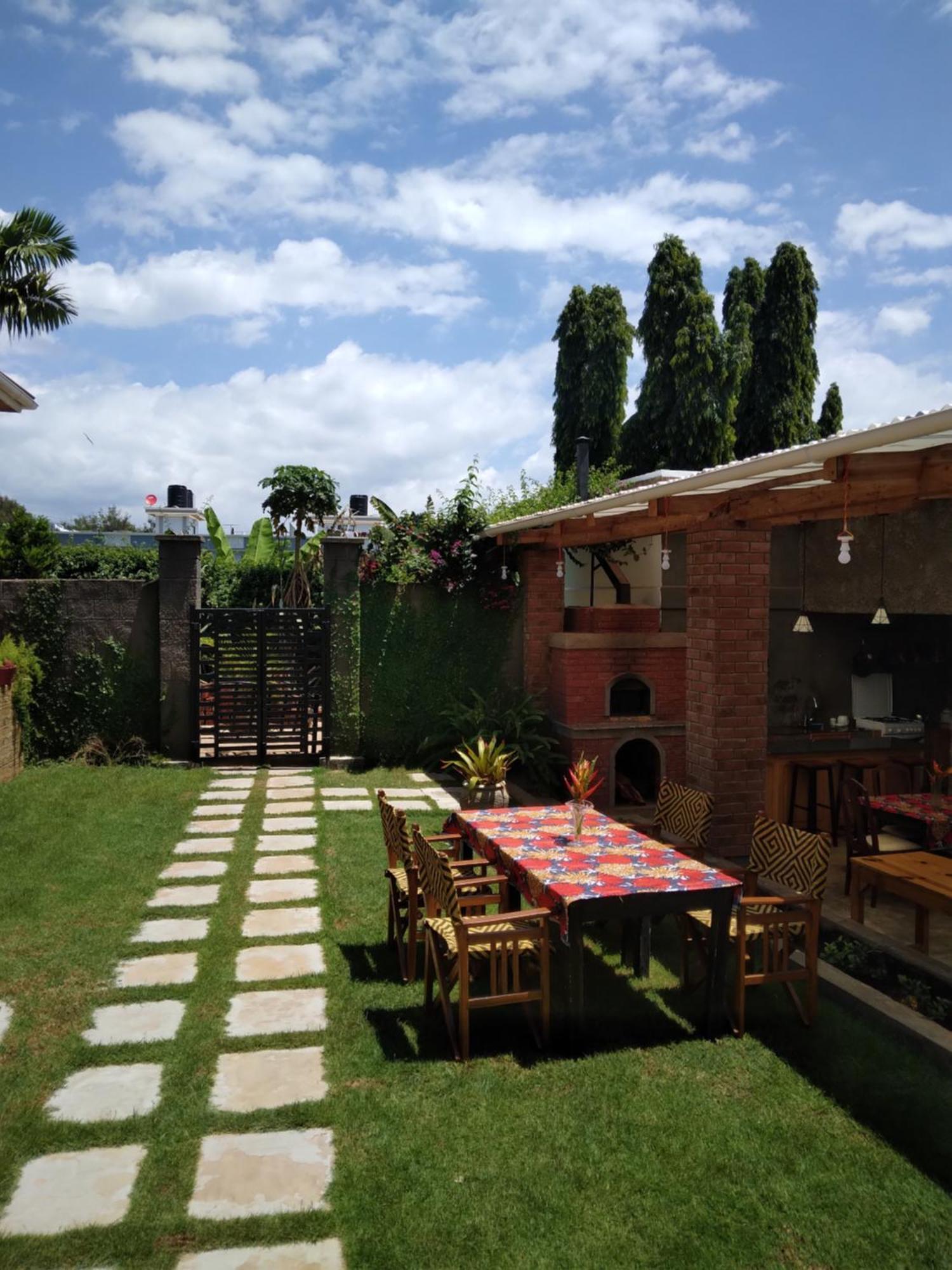 Sprunger Avenue - Tulia Homes Moshi Esterno foto