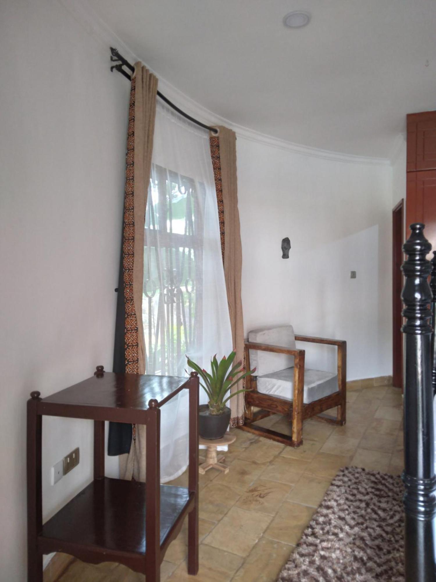 Sprunger Avenue - Tulia Homes Moshi Esterno foto