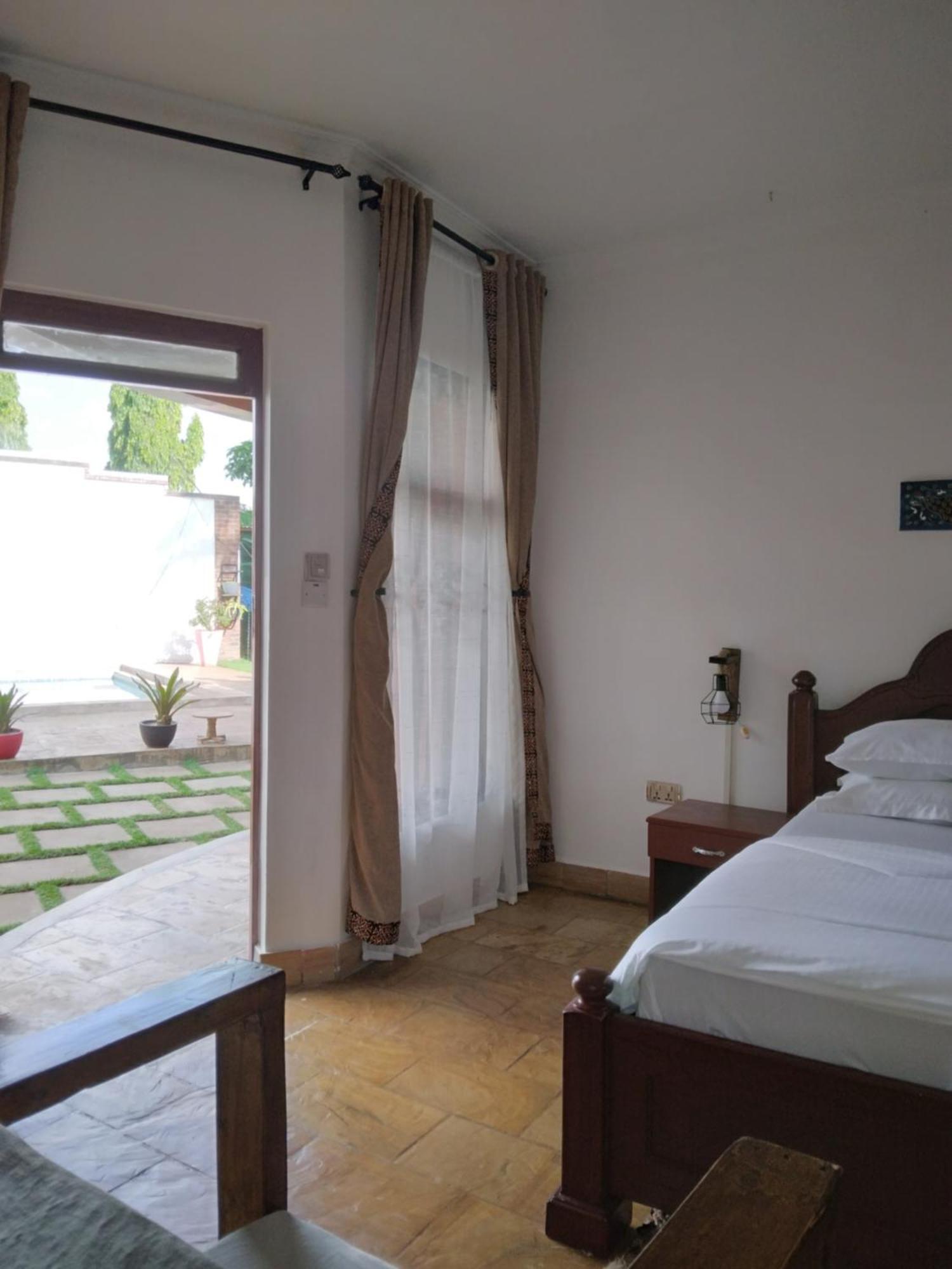 Sprunger Avenue - Tulia Homes Moshi Esterno foto