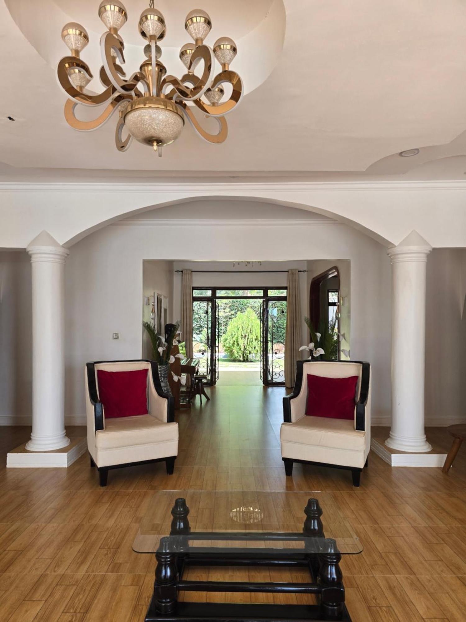 Sprunger Avenue - Tulia Homes Moshi Esterno foto